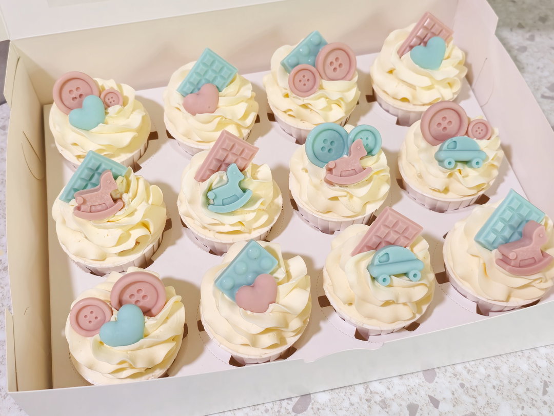 Gender reveal cupcakes