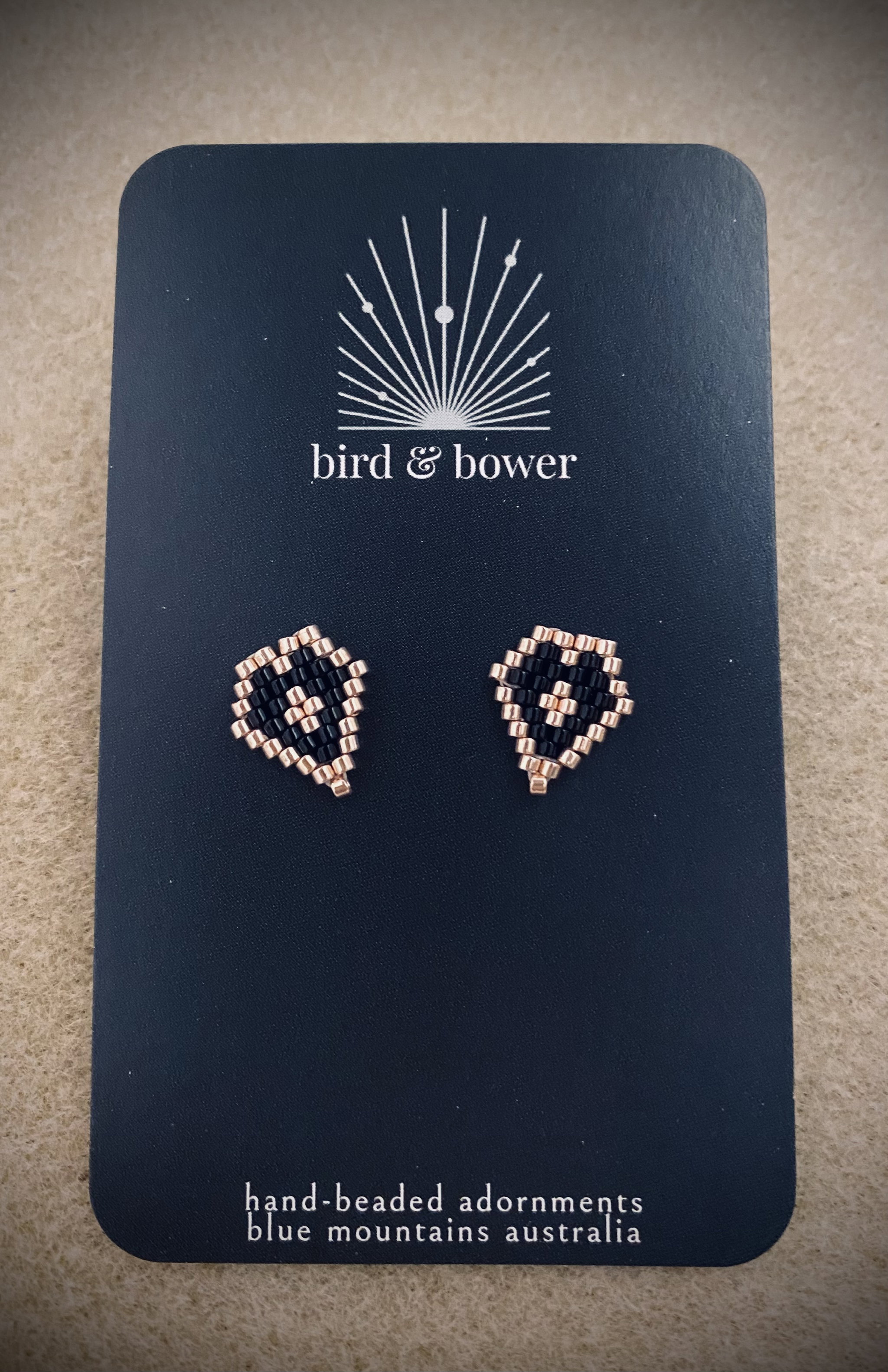 Love Never Fails studs - Gold Black_0