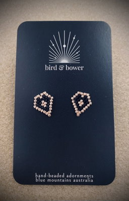 Love Never Fails studs - Gold Black