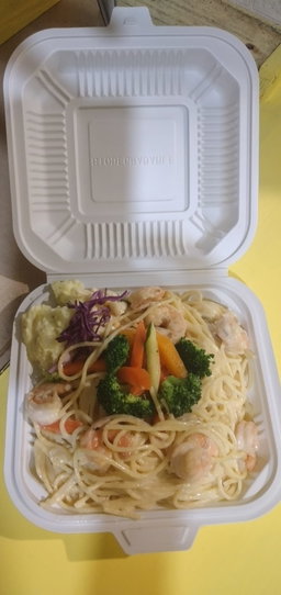Shrimp pasta & vegetables. 