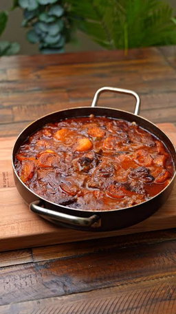 Beef fillet with potatoes - صينية بطاطس باللحمة