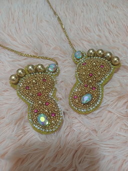 Baby feet/foot aari latkan