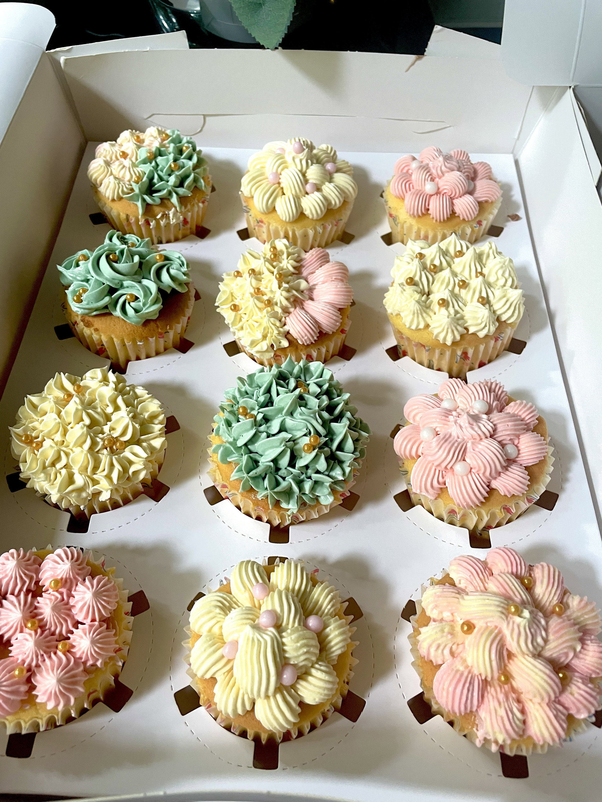 Vanilla, Chocolate, Coconut cupcakes set (Buttercream)_1