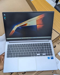 SAMSUNG GALAXY BOOK 4