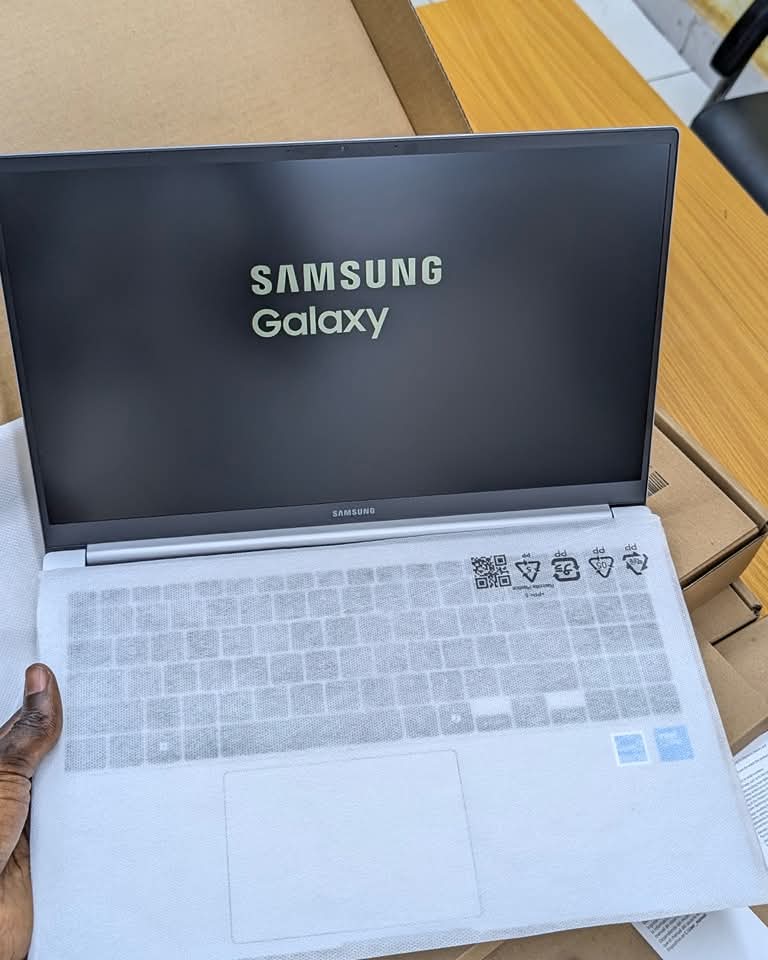 SAMSUNG GALAXY BOOK 4_1