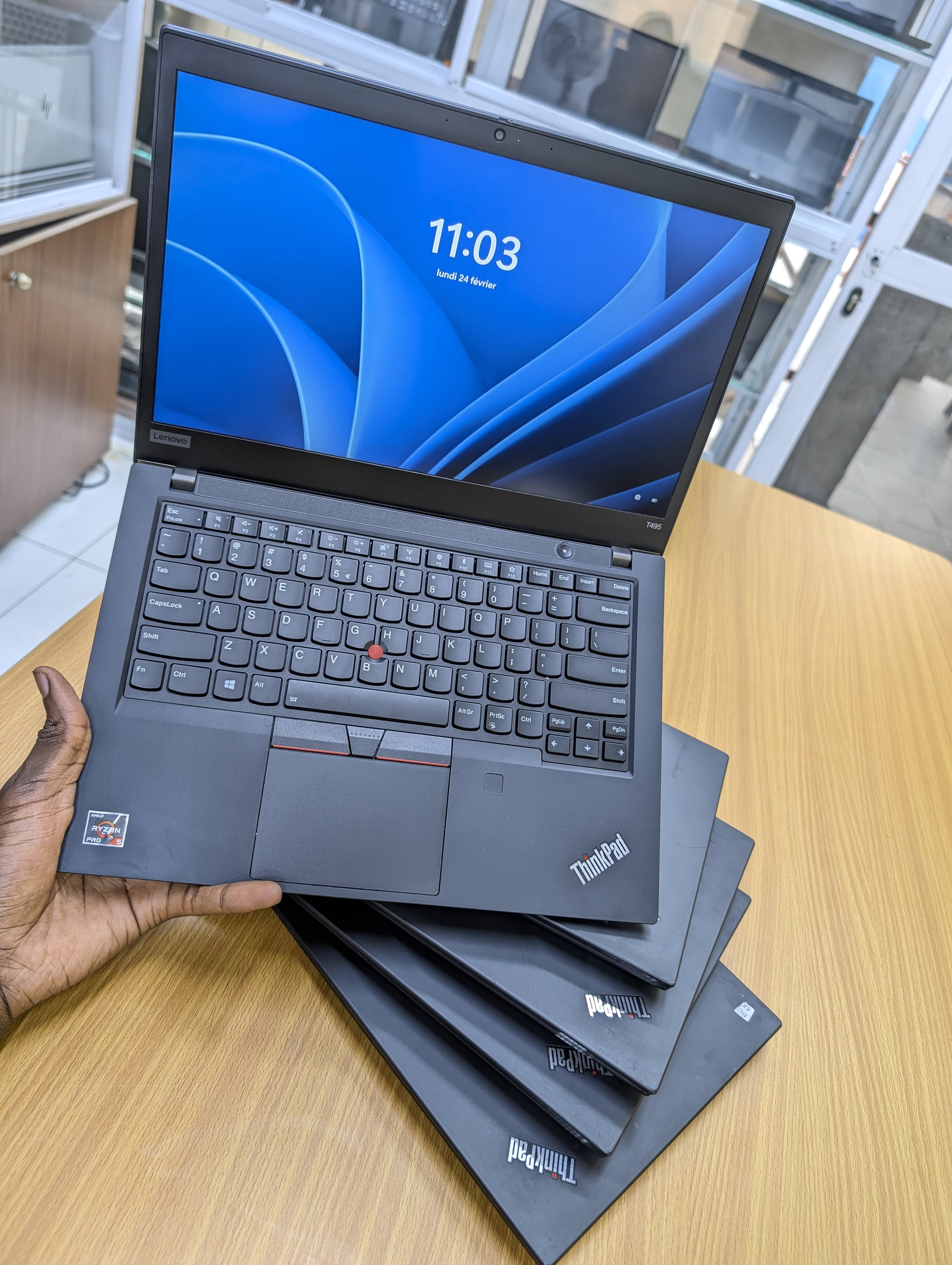 Lenovo ThinkPad T495 - Laptop Professionnel Ultra Slim_1