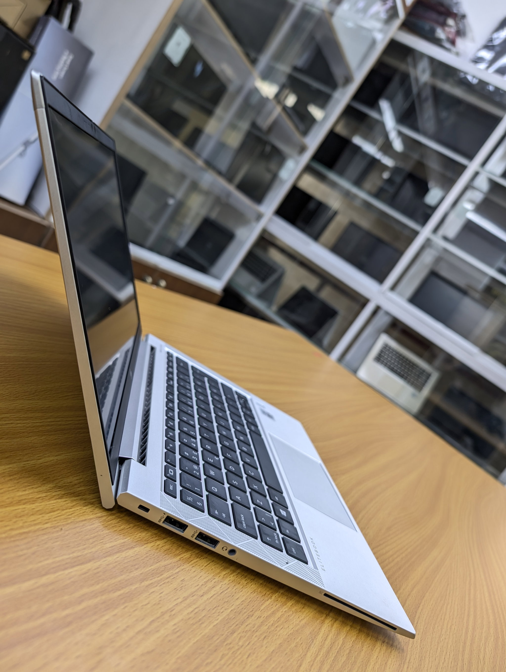 HP EliteBook 830 G7_10