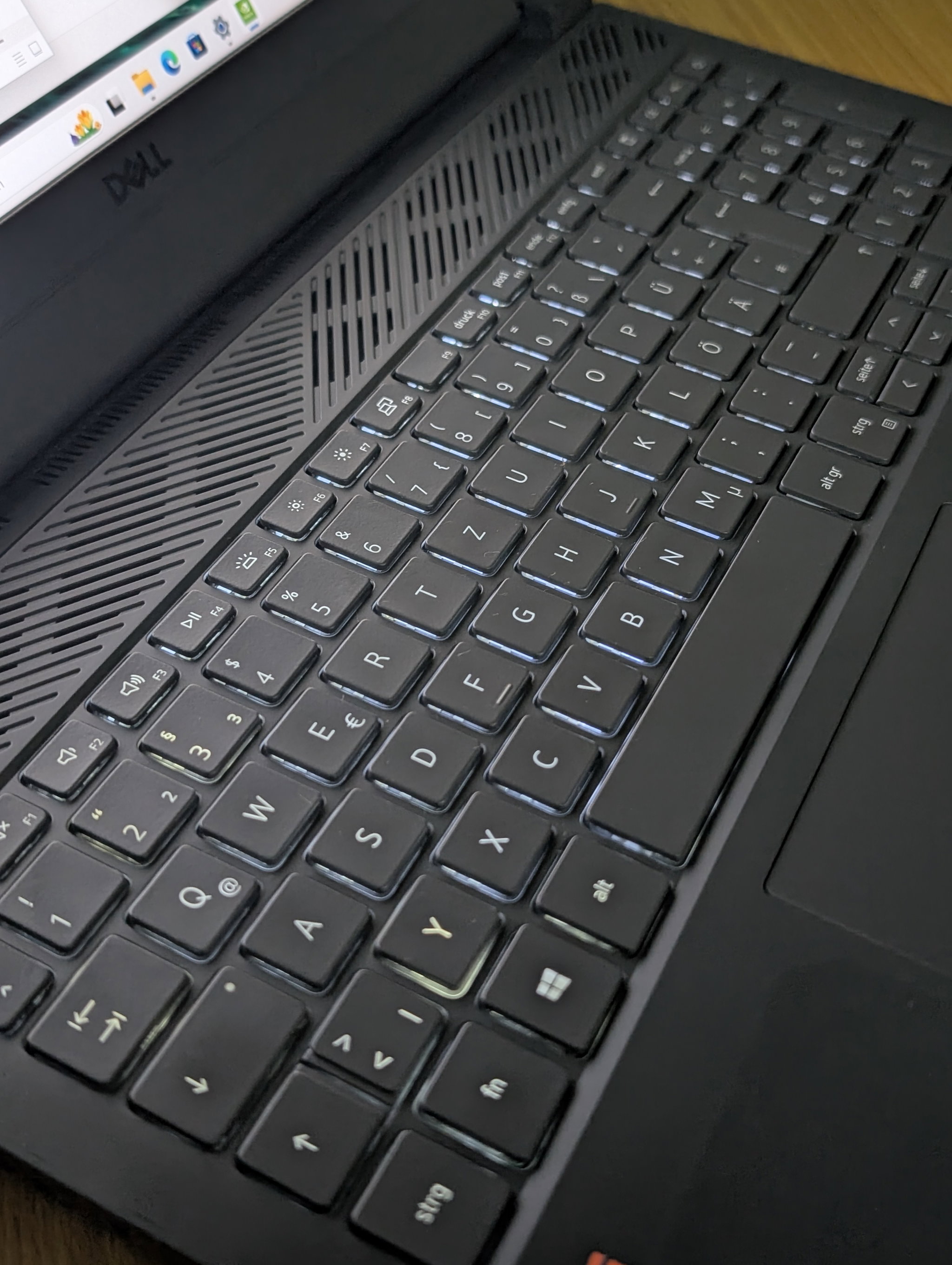   Dell G15 5510 Gaming Laptop_8