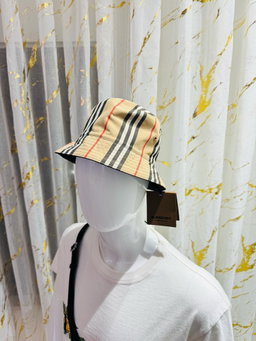  Chapéu Burberry - reversível 