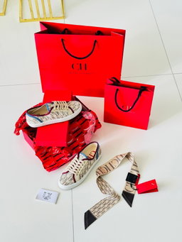 -50%‼️ / Sapatilhas Carolina Herrera 