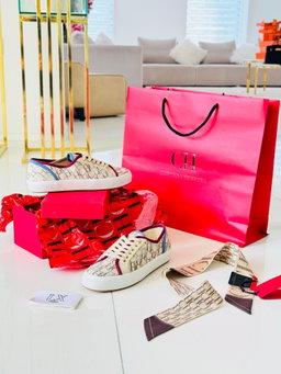 -50%‼️ / Sapatilhas Carolina Herrera 