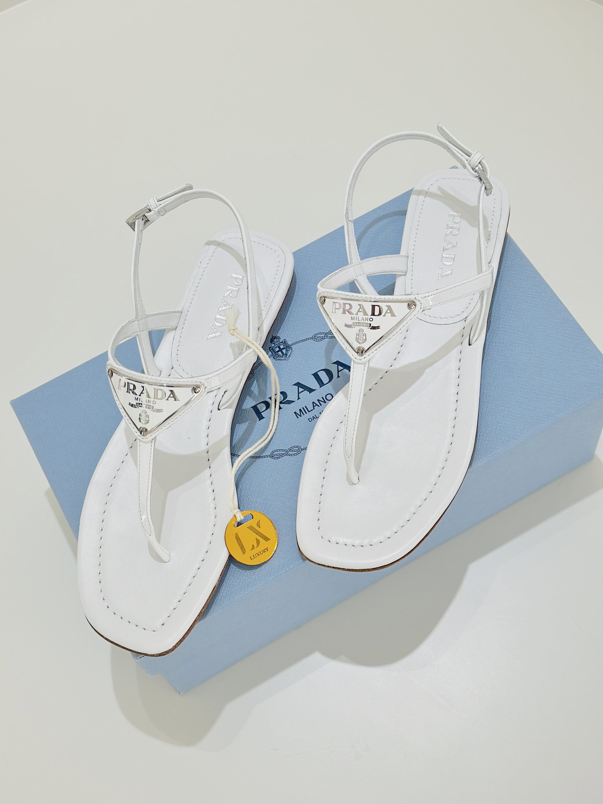 Sandalias Prada brancas _0