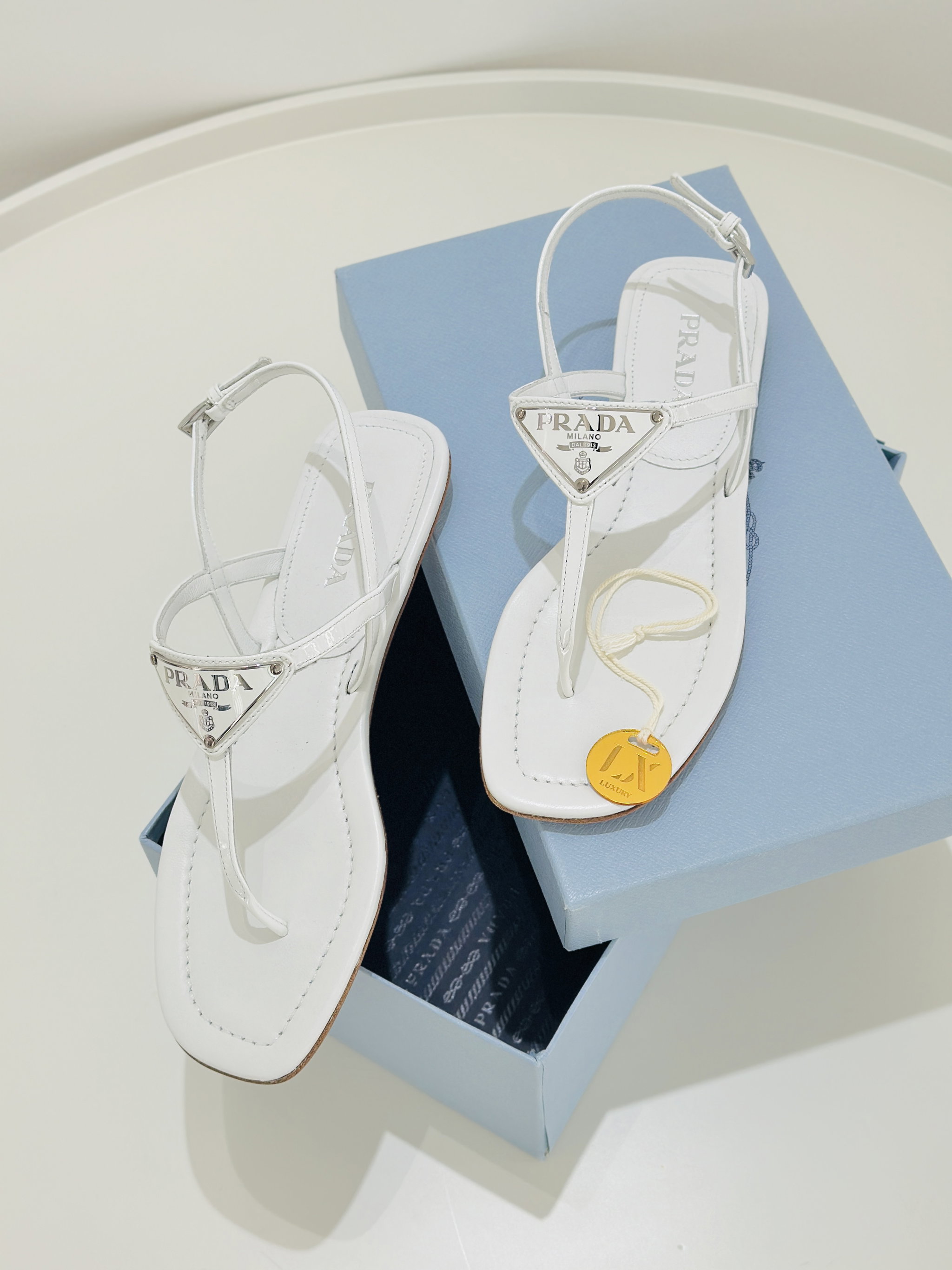 Sandalias Prada brancas _1