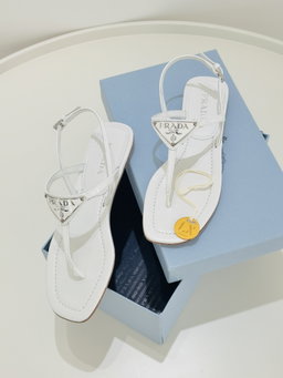 Sandalias Prada brancas 