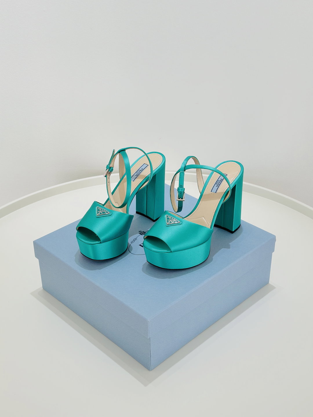 Plataformas Prada verdes