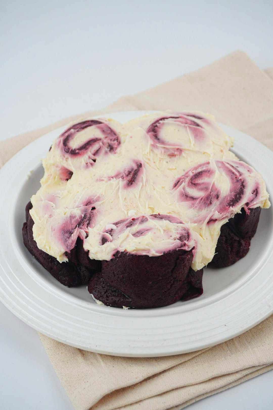 White Chocolate Red Velvet Cinnamon Rolls (6 pcs) NEW!_0