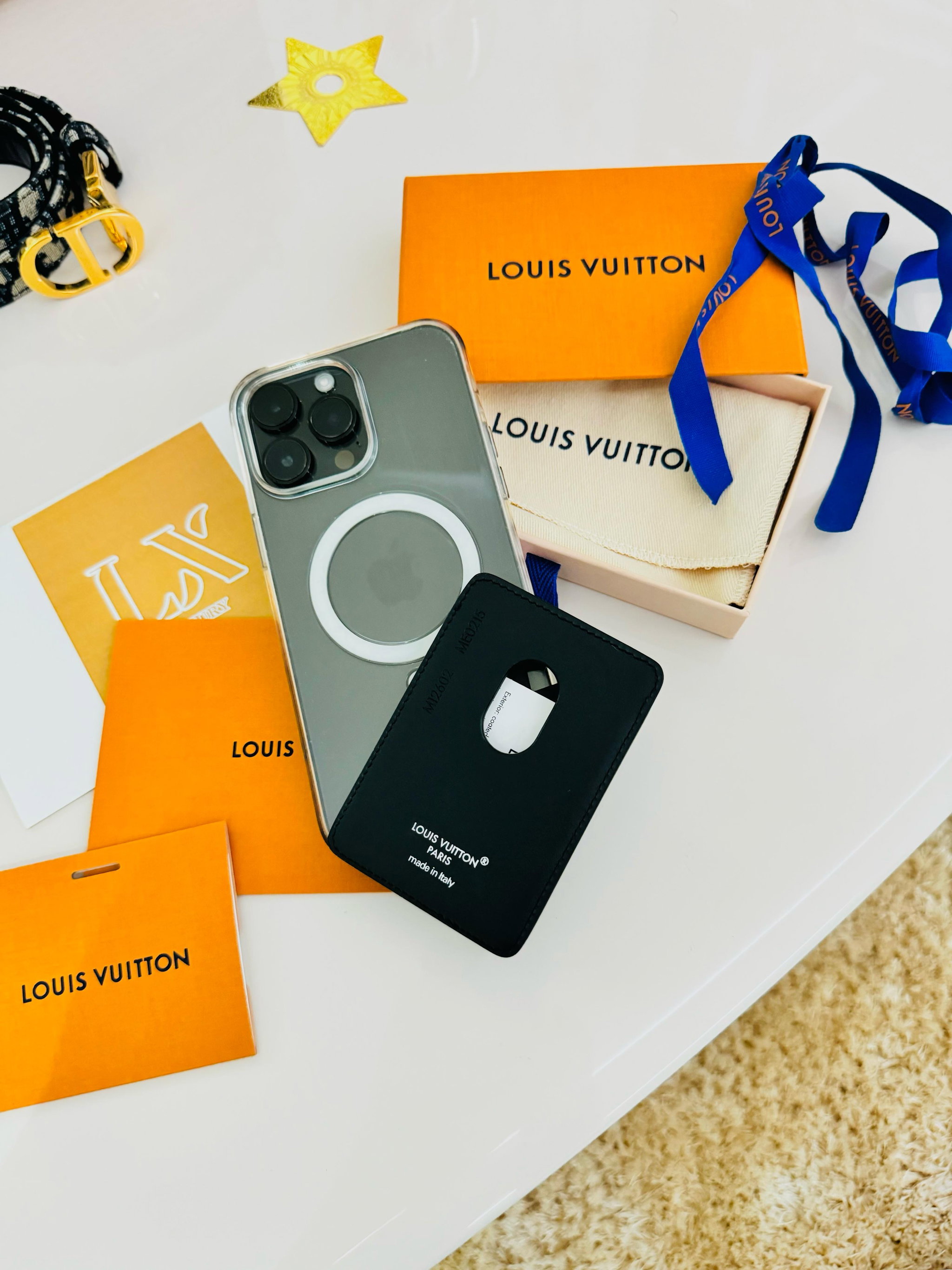 Cardholder MagSafe - Louis Vuitton _1