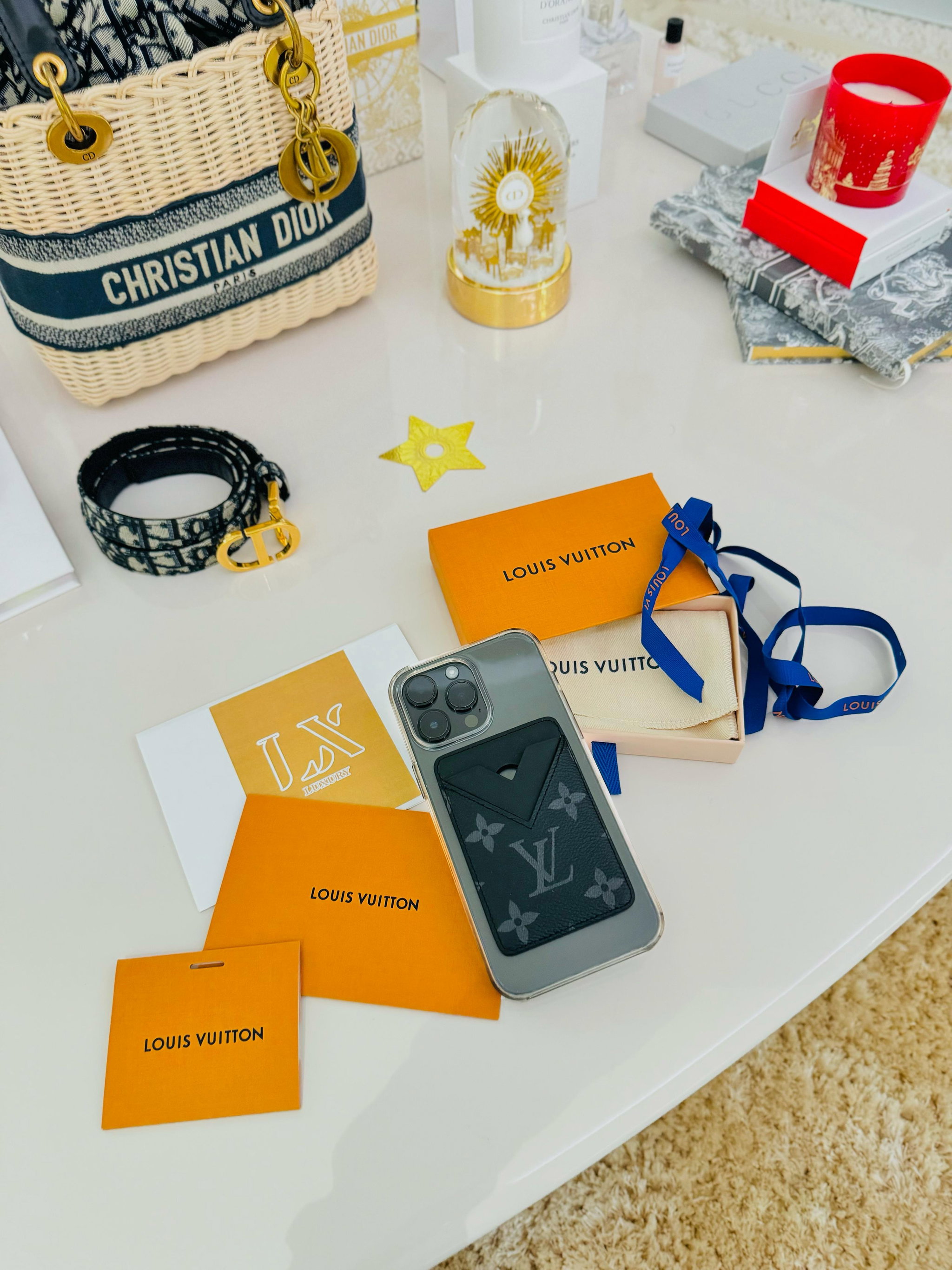 Cardholder MagSafe - Louis Vuitton _0