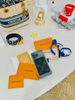 Cardholder MagSafe - Louis Vuitton 
