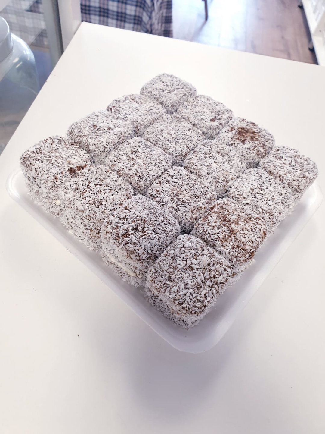 Fresh Cream Lamingtons 8's