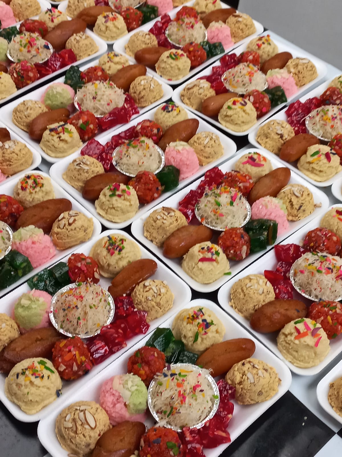 Medium Scoop Mixed Tray (Mithai)_0