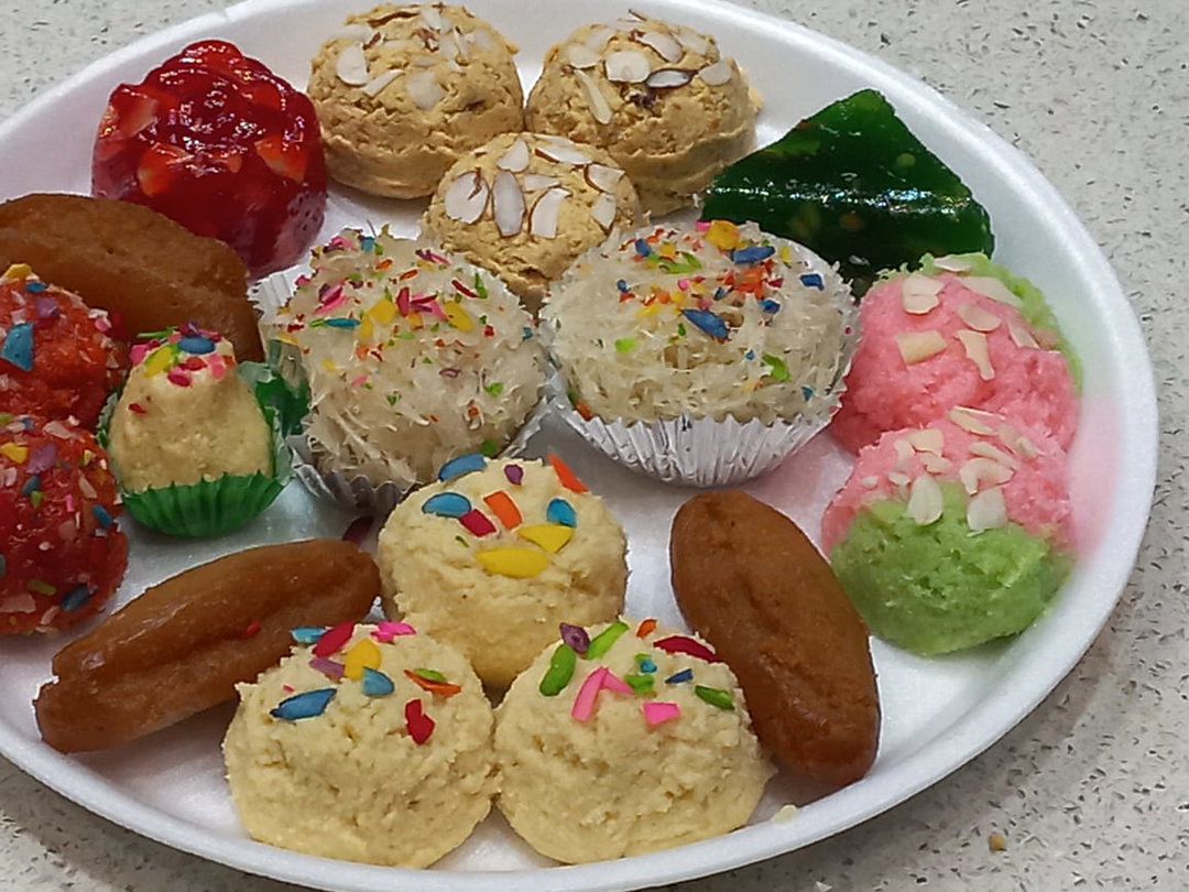 Medium scoop Assorted platter (Mithai)
