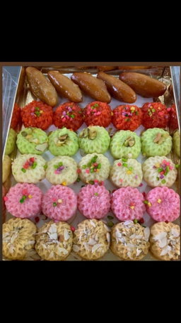 Sweetmeats Mixed Tray 30 pieces