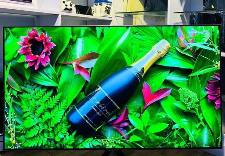 SAMSUNG 65 INCH SMART TV