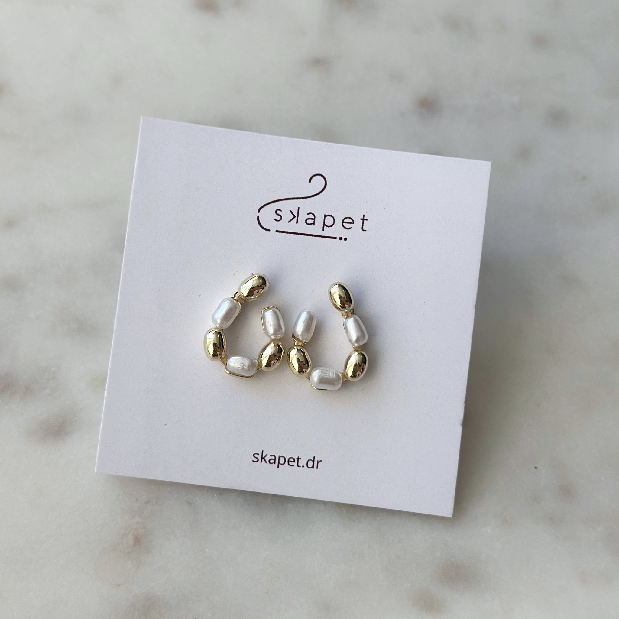 Minimalist Pearl Earring_0