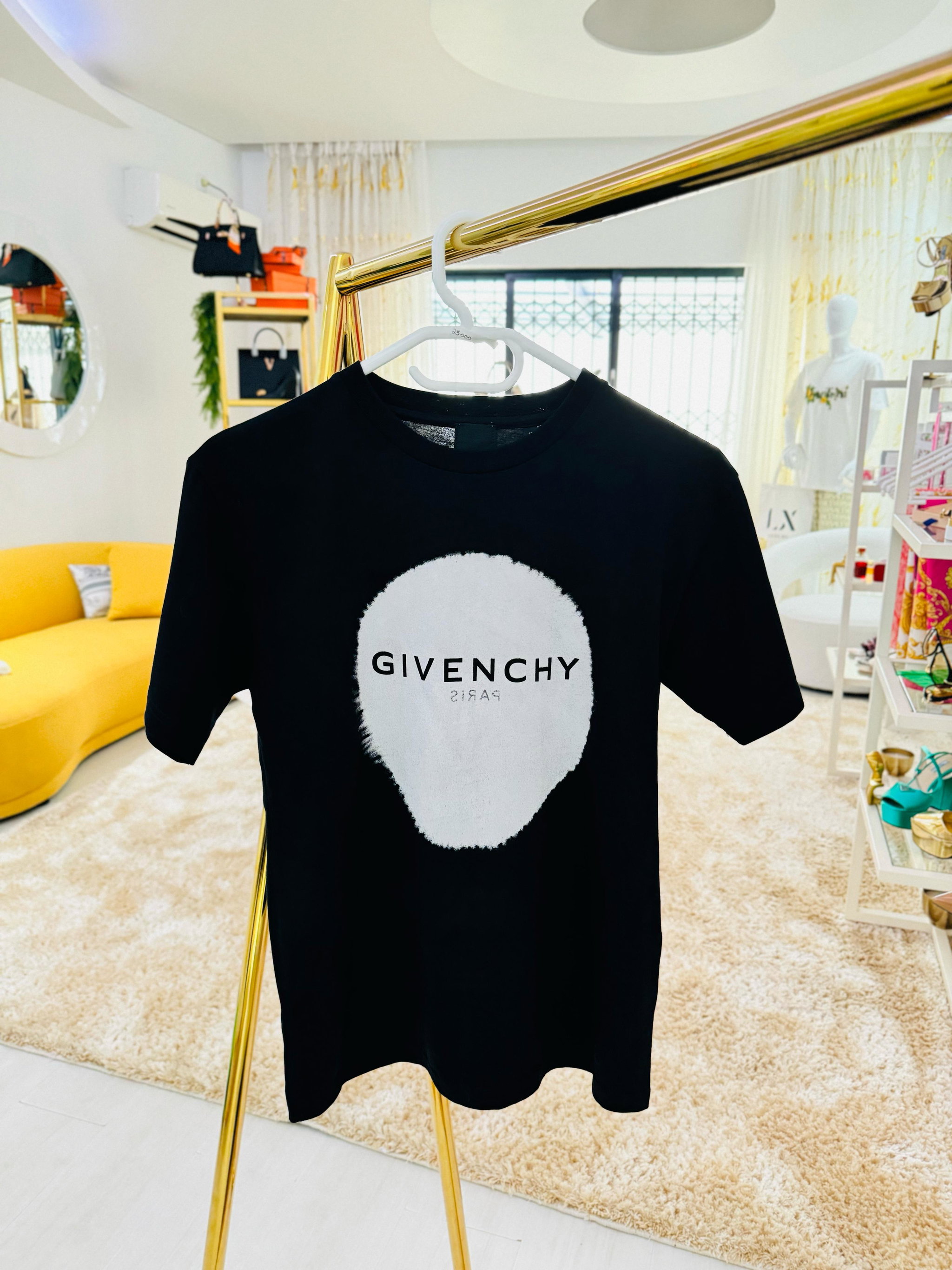 -80%‼️ / T shirt Givenchy preta _0