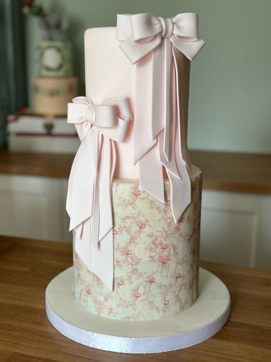 2 tiered Buttercream Cakes. _3