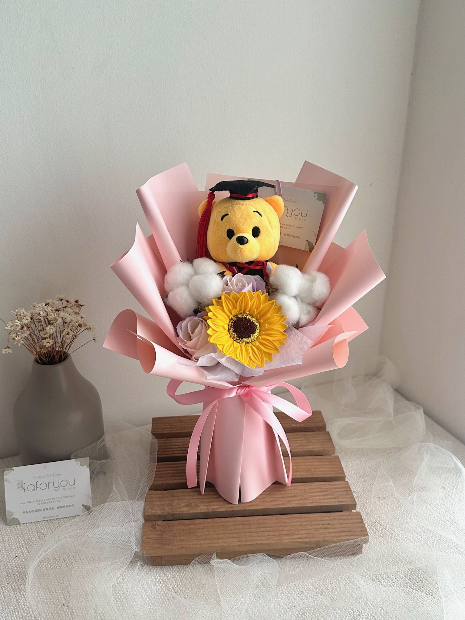 (GD004) Graduation Winnie Flower Bouquet (Cotton)_0