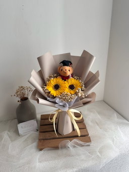 (GB005) Graduation Small Bear Mixed Bouquet (Baby Breath)