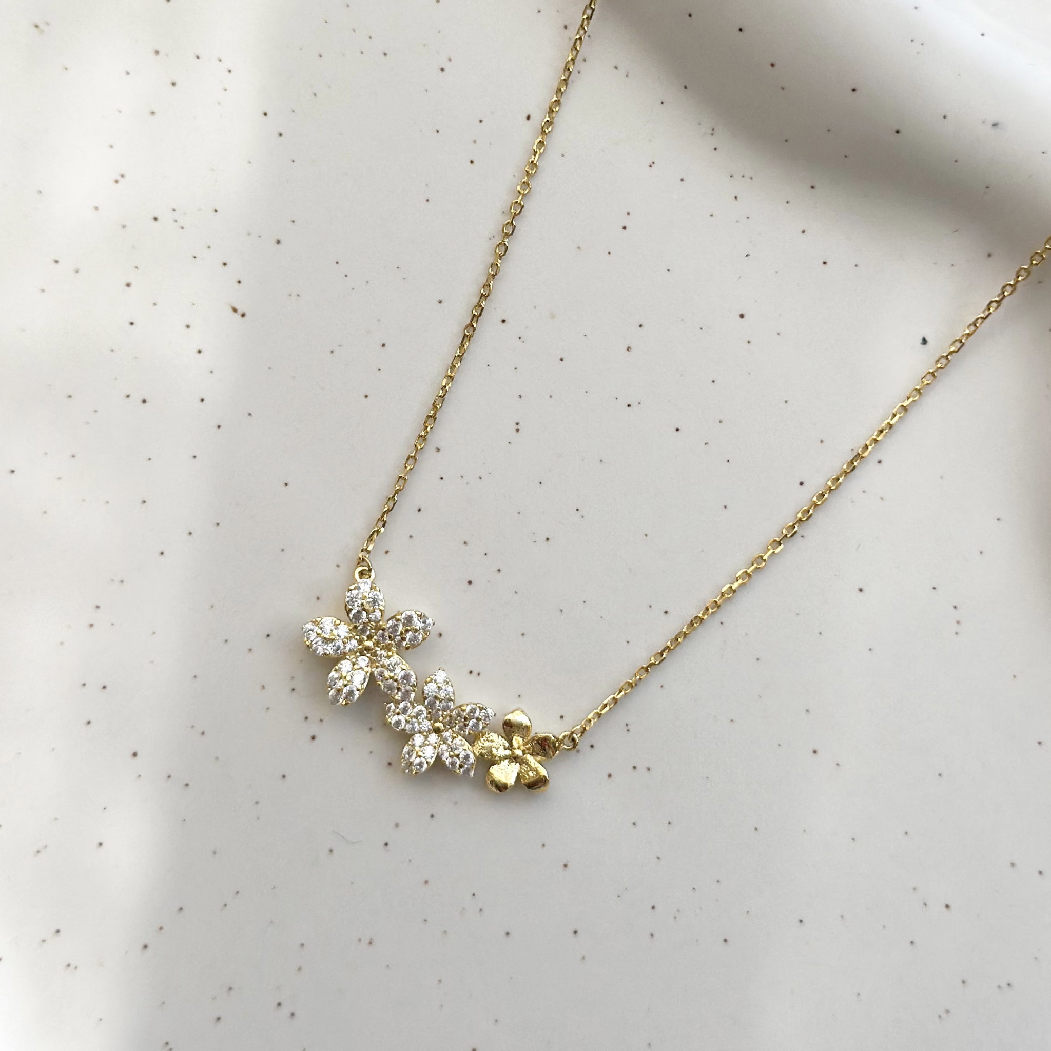 Shiny Flower Necklace_1