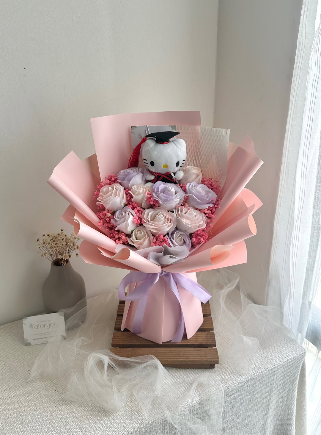 (GD 007) Graduation Kitty Flower Bouquet