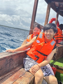 Luxury Dhow Day Trip