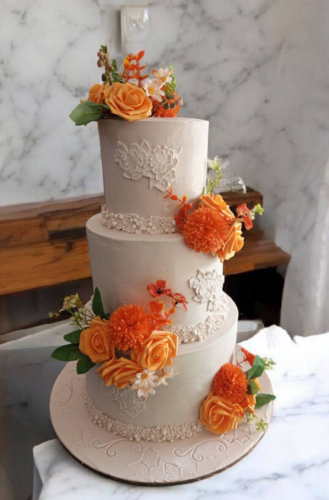 3Tier Beige Wedding Cake 0001