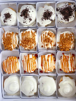 Cinnamon Rolls with Paper Plates