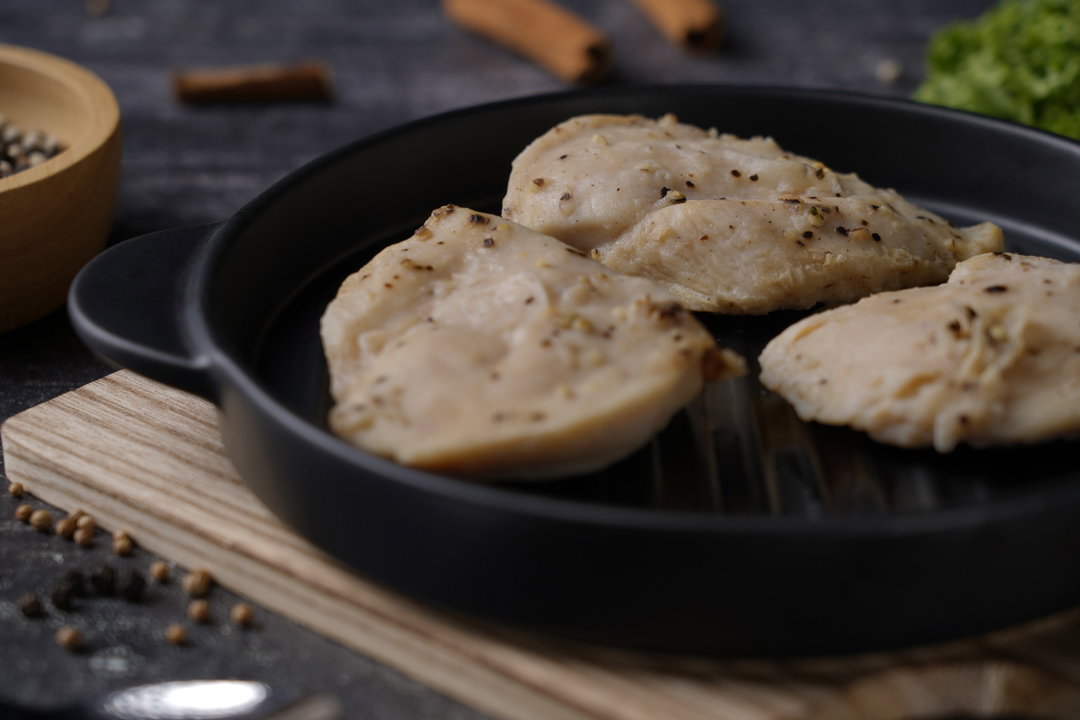 อกไก่พริกไทยดำ Chicken Breast Black Pepper