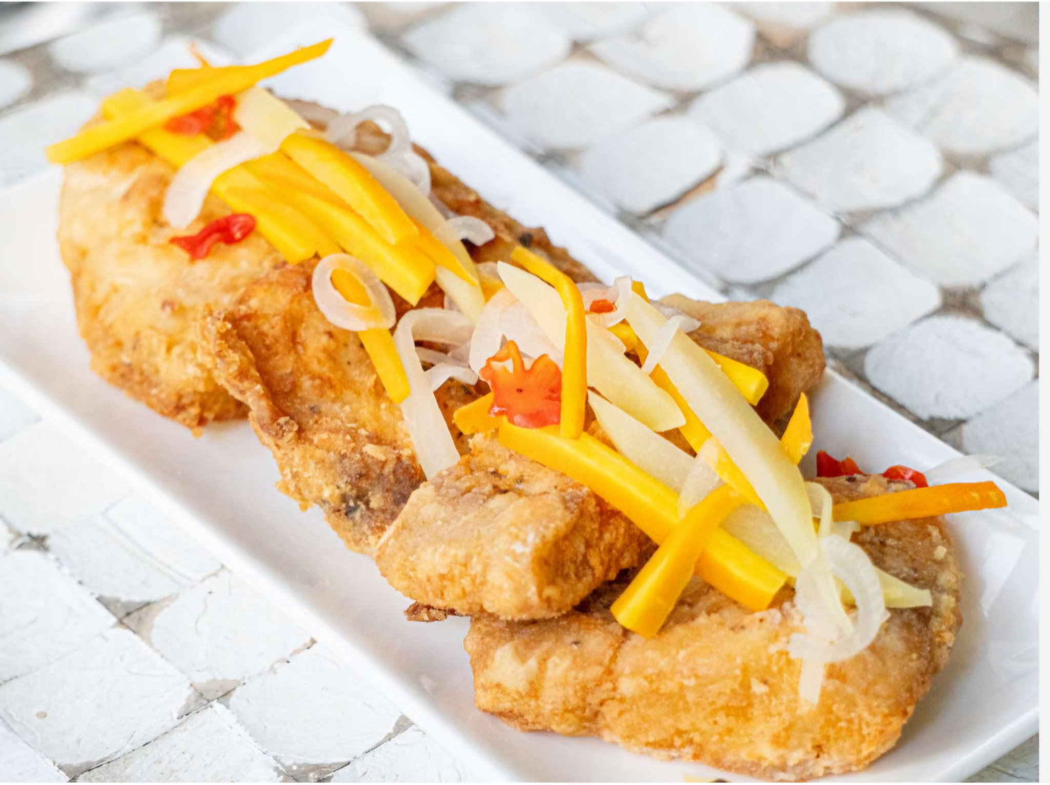 Barbe Fry Chicken & Escotvish Fish Fillet Served with Rice & Peas, Toss Salad, Peppered Corn on the Cob & Water_1