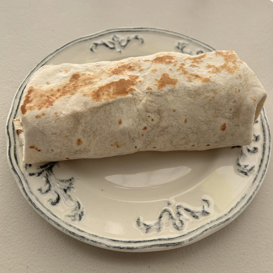 Burrito de carne con frijoles y queso