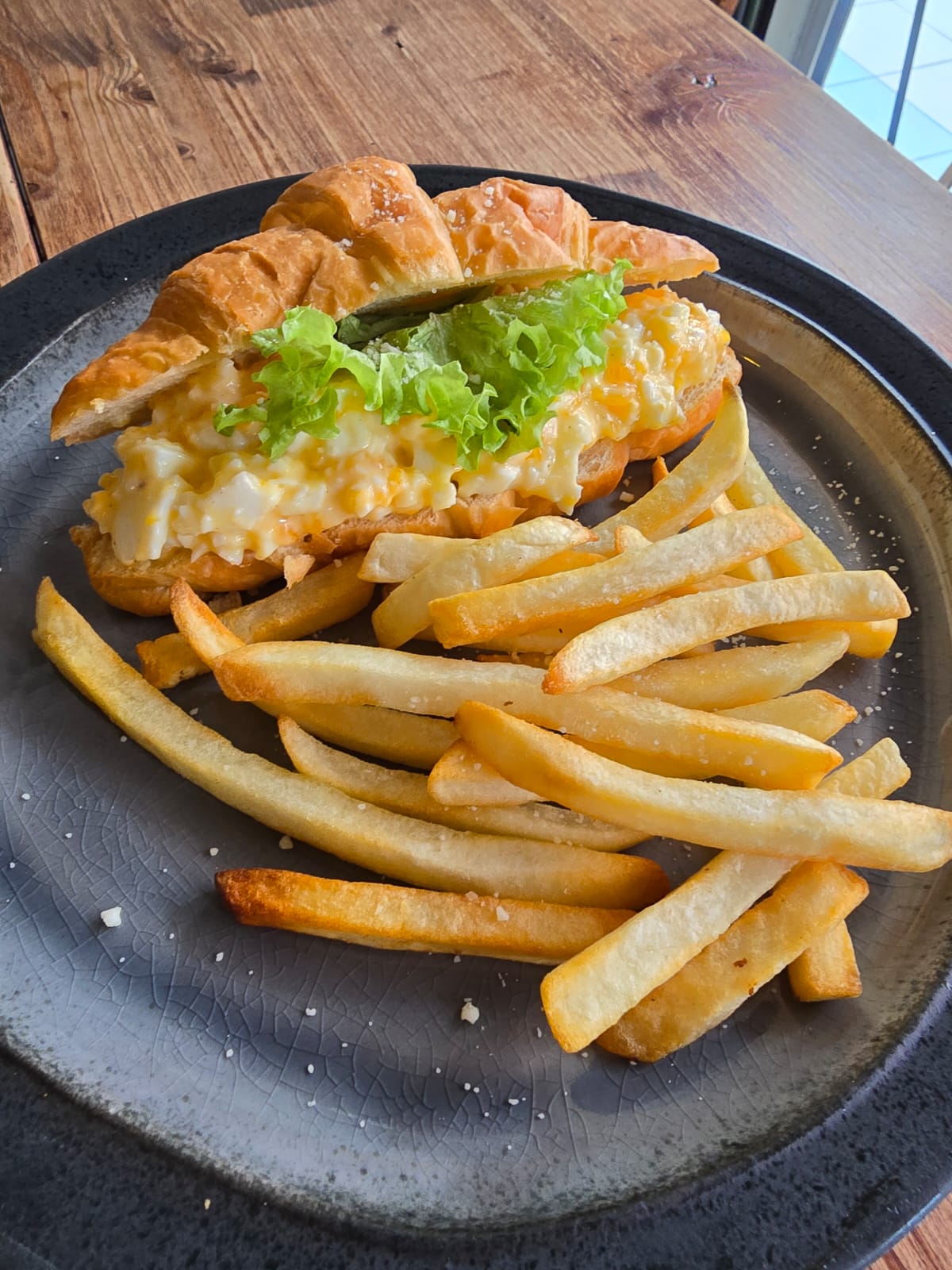 Croissant Egg Sandwich_0