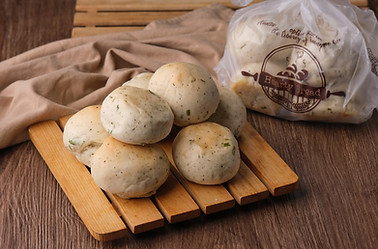 Hearty Bread Onion Chives Almond Spinach Pandesal