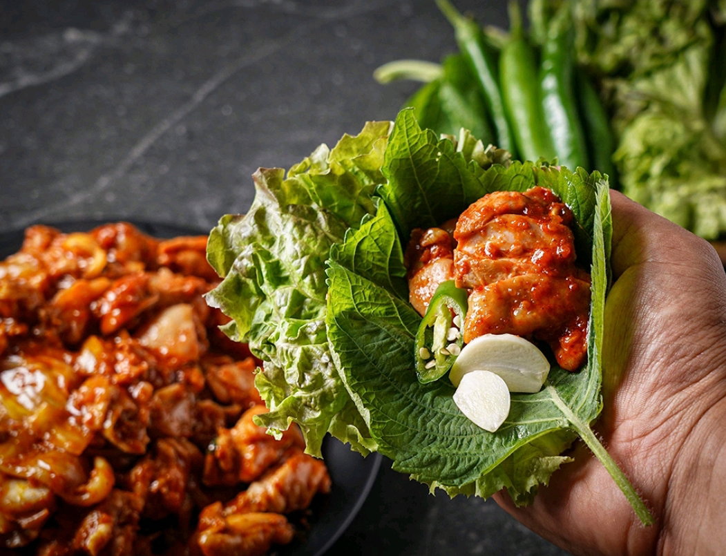 통나무집 닭갈비 밀키트 1640g (매장 2인분) Tongnamu Dakgalbi Meal Kit 1640g (2 servings)_1