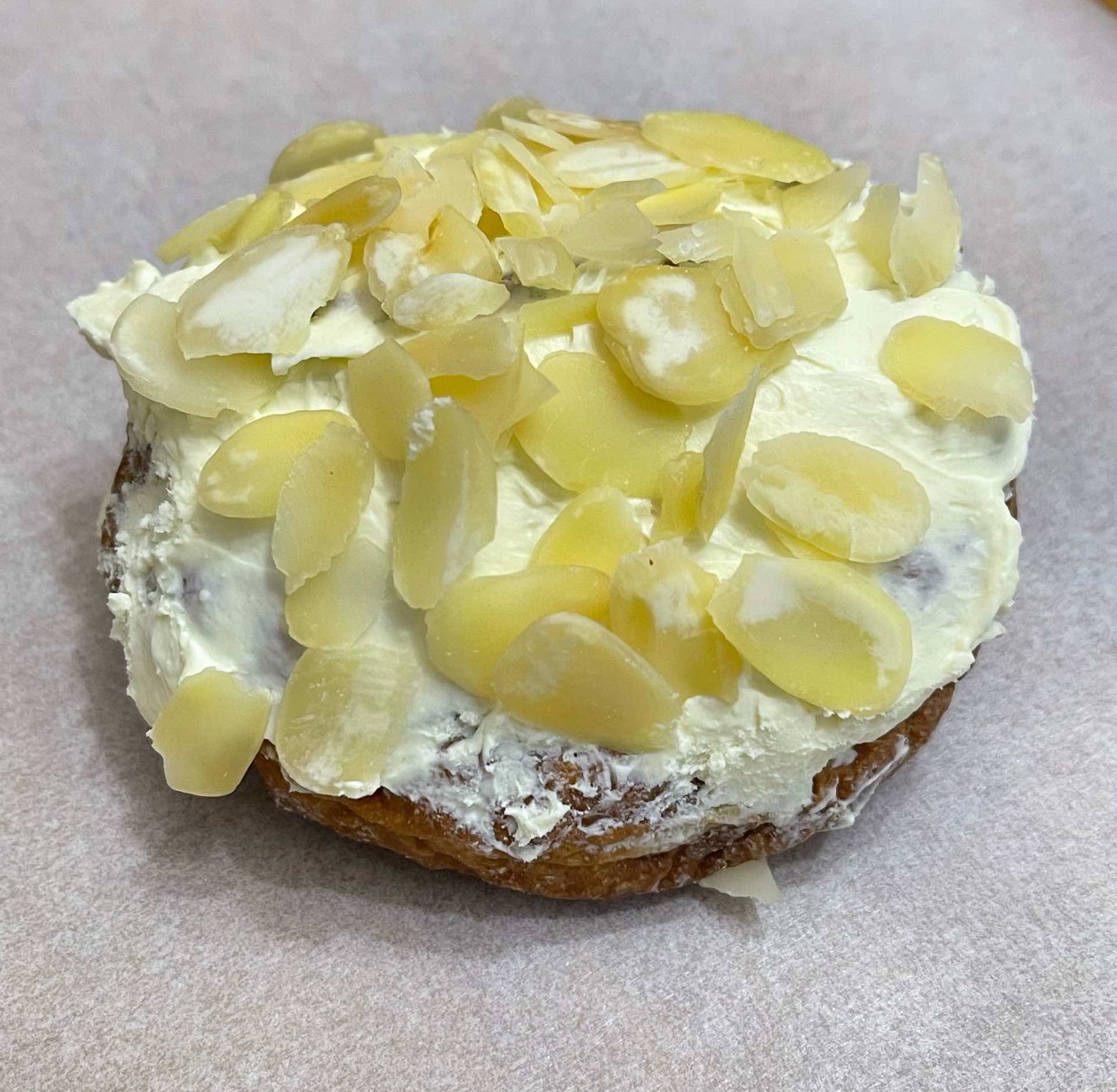 Alcapone Cream-Filled Donut_0
