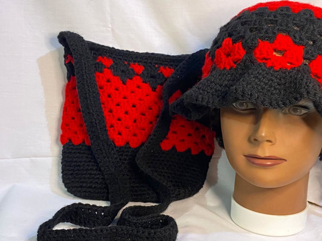 Shoulder bag and hat set