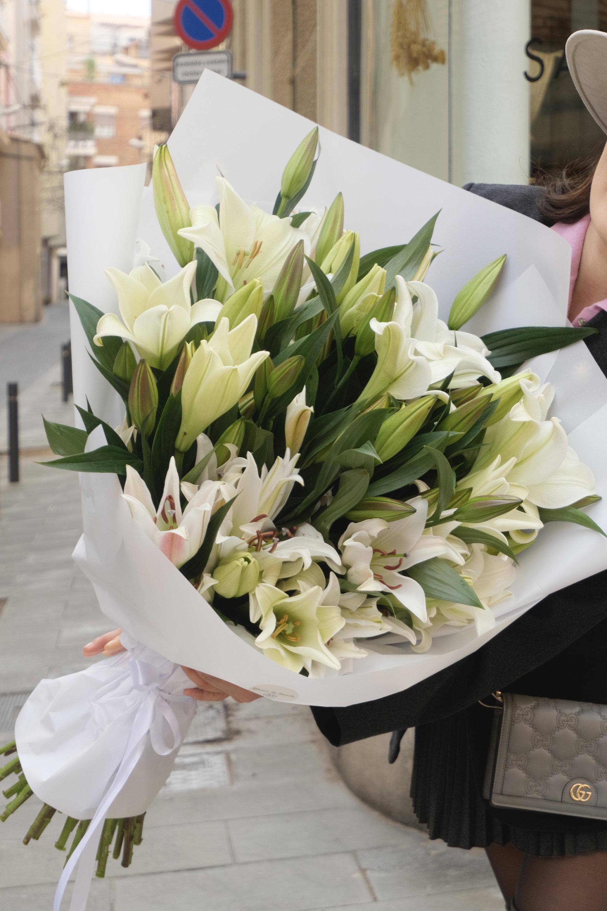 White Liliums Bouquet_0