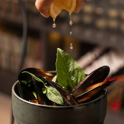 Mussels White Wine Sauce | หอยแมลงภู่อบซอสไวน์ขาว