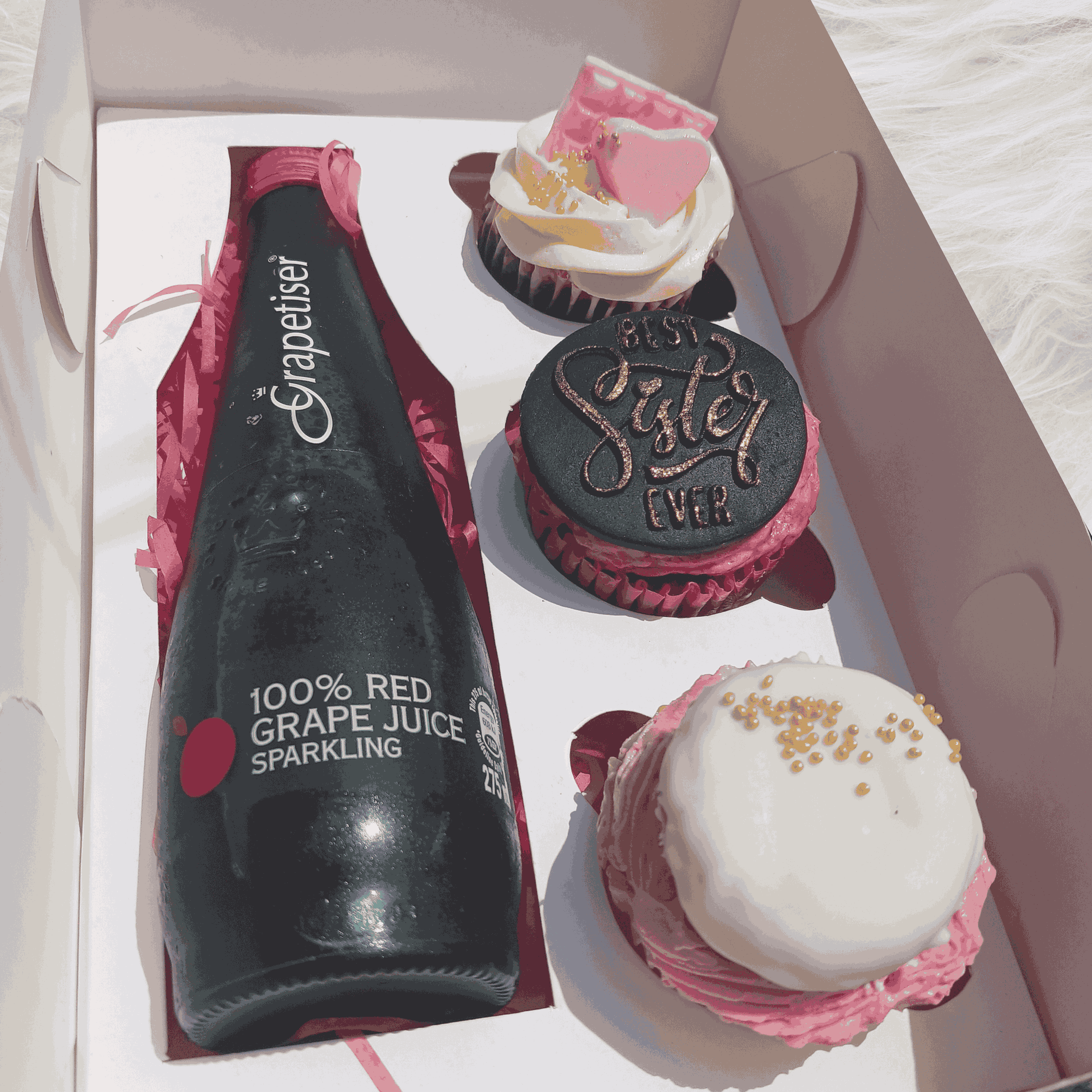 Box of 3 Cupcakes + Mini Wine_0