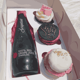 Box of 3 Cupcakes + Mini Wine